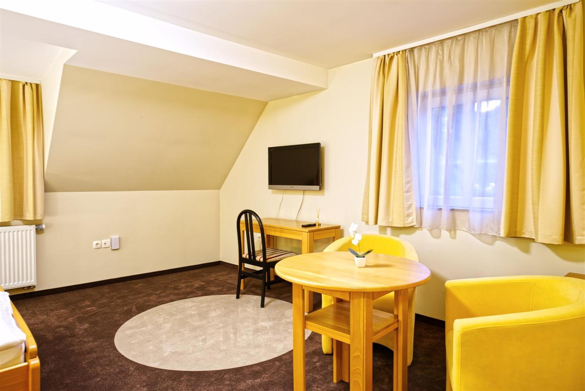 Vila Sofia Trzic Ngoại thất bức ảnh